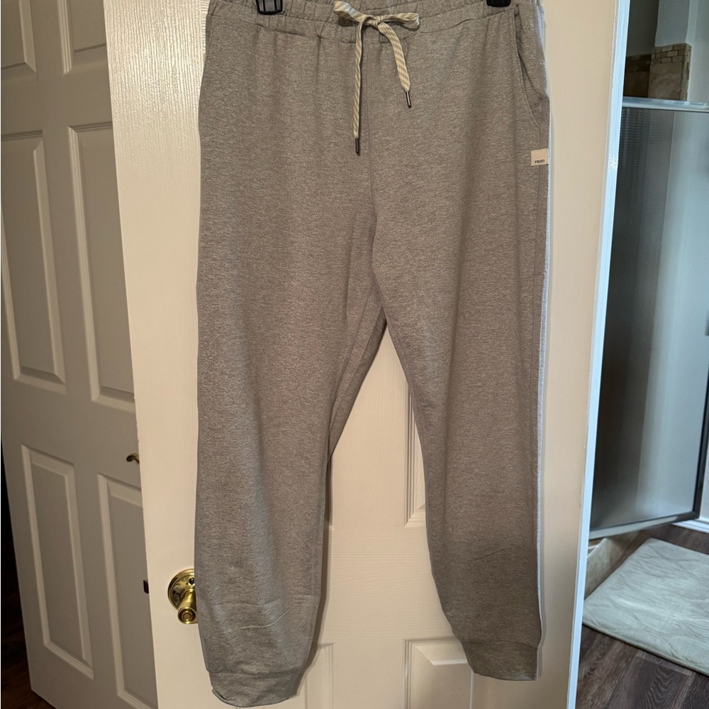 Vuori Performance Joggers NWOT